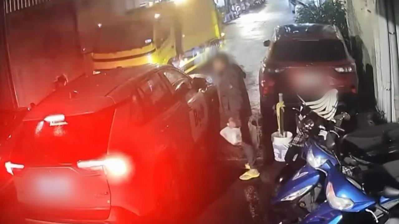 多元計程車擋路中"阻垃圾車" 居民上前調解反遭嗆