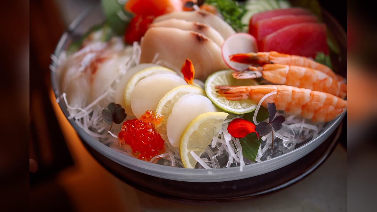 吃生魚片送命！中年男夜飆40度高燒　醫生指「奪命細菌」引爆敗血症