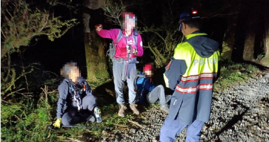 3登山客挑戰巴博庫魯山迷途11小時　警翻陡坡濃霧夜搜驚險救出