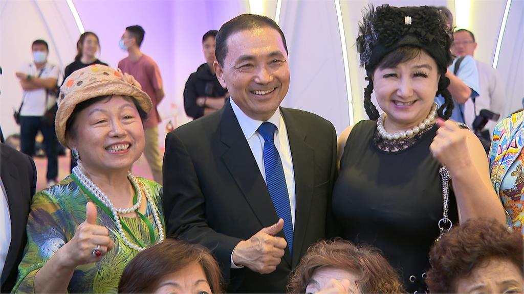 侯友宜連跑兩攤博感情　搶攻嘉義鄉親與賴拚場