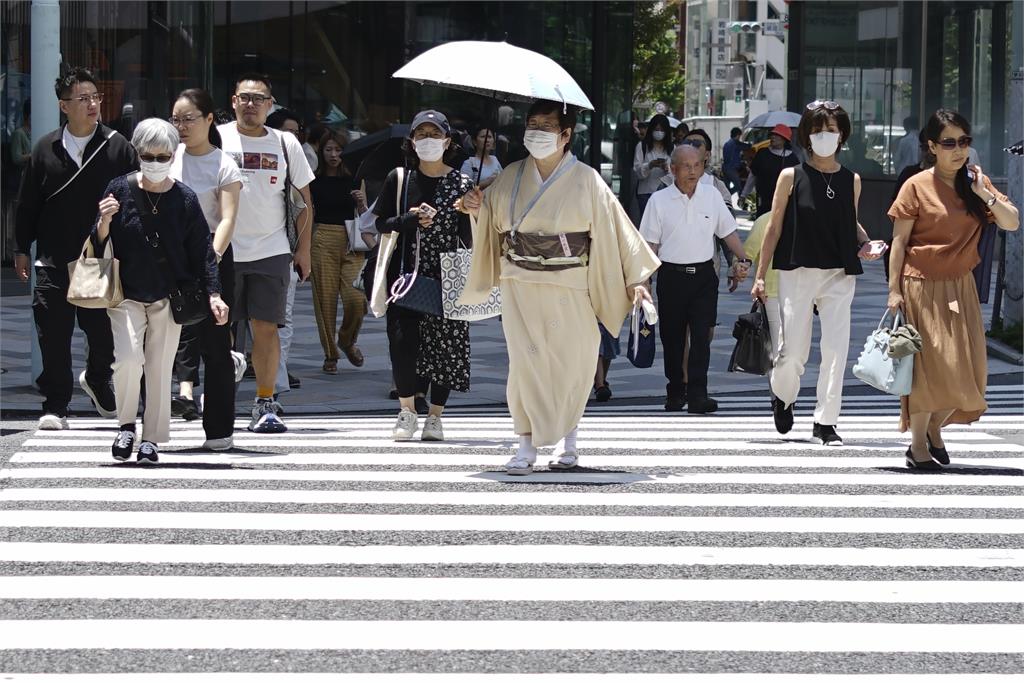 颱風後爆熱！　日本多地飆40度高溫　31都府縣發布「中暑警報」