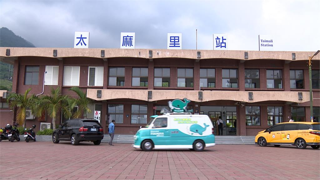 喜樂島「胖鯨號」到台東！拜會高俊明牧師
