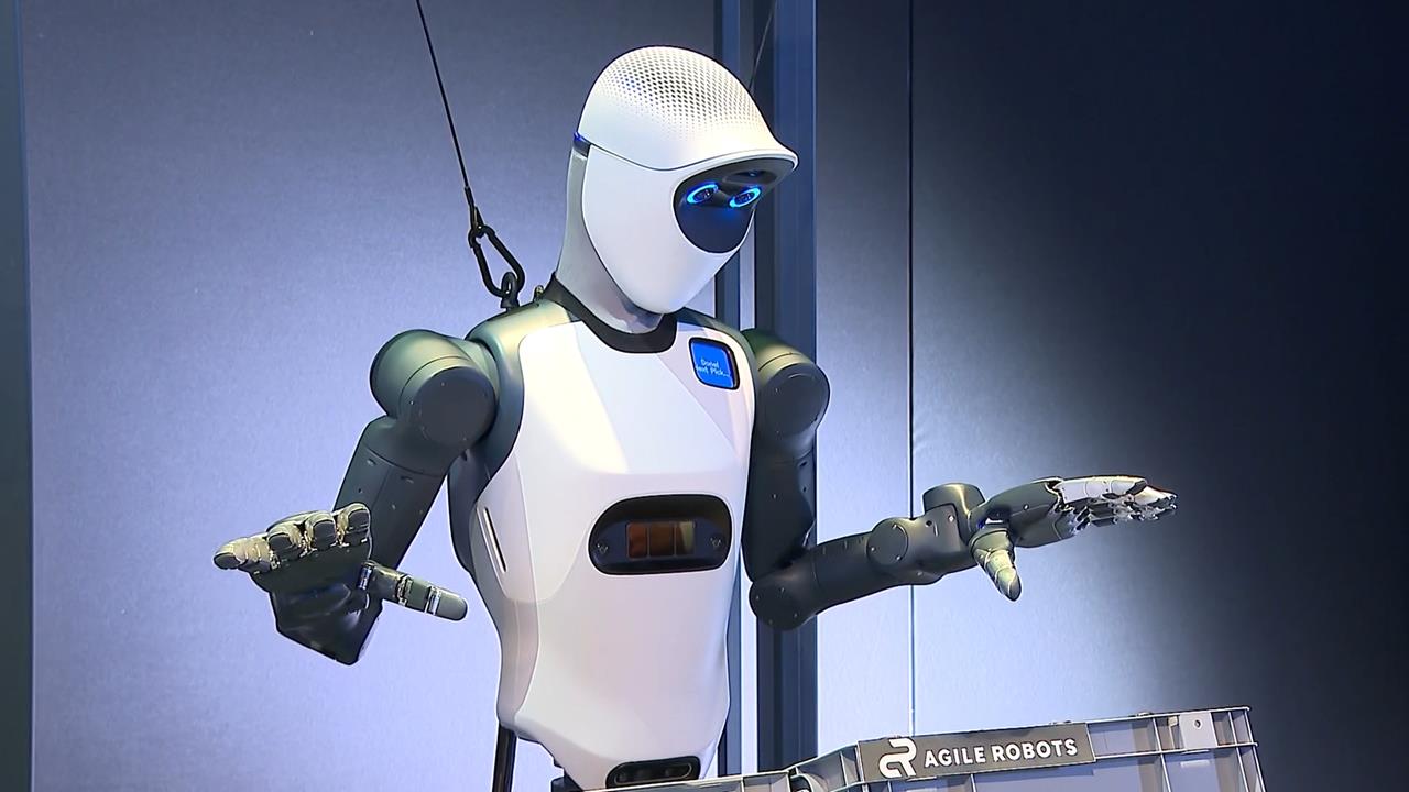 超萌"雪寶"走出電影現身GTC！對話、跳舞難不倒