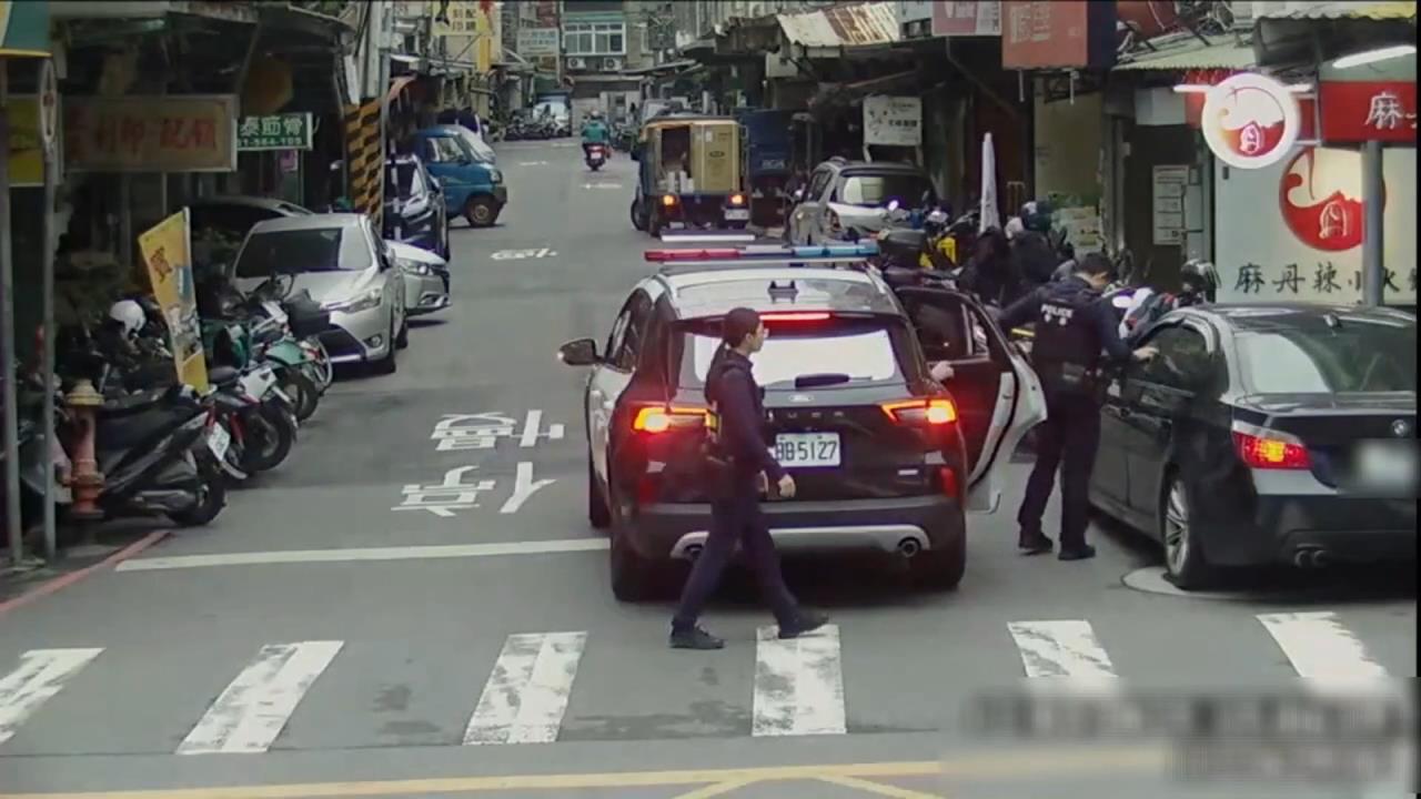 違停等朋友遭攔檢！　新北男子當場被抓「持毒又毒駕」