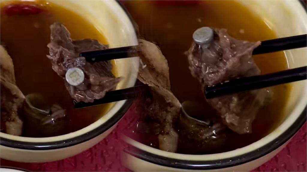 中國餐廳肉湯疑似喝到「骨釘」　網見這一物嚇喊：那是外科手術專用