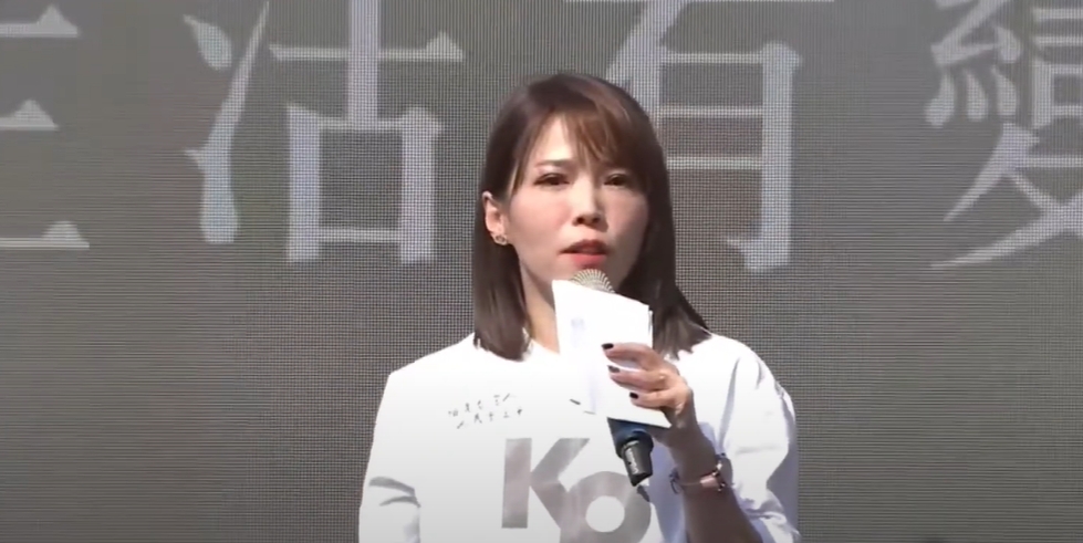 累了？陳智菡問「藍白砍預算真的讓政府無法做事？」⋯台下一票小草高喊：是！