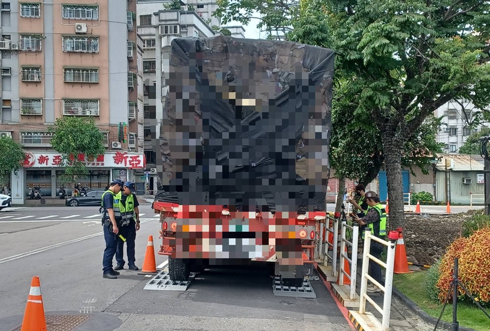 活動地磅攔查大型車　中和警迄今取締交通違規1766件