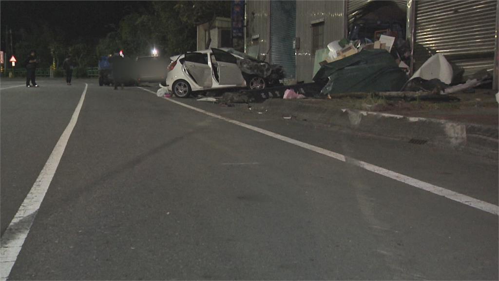 濱海公路凌晨憾事 超速衝撞路旁工廠 兩男駕贓車狂飆   當場噴飛慘死