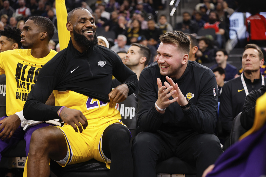 NBA(影)／唐西奇降臨慶祝行情！皇子首飆三分球　詹姆斯率湖人奪三連勝