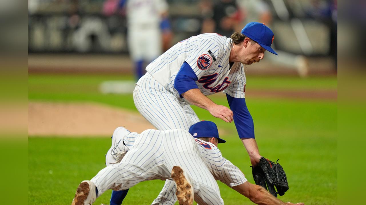 MLB(影)／為接滾地球和投手相撞！大都會一壘手擔架抬出場比大拇指