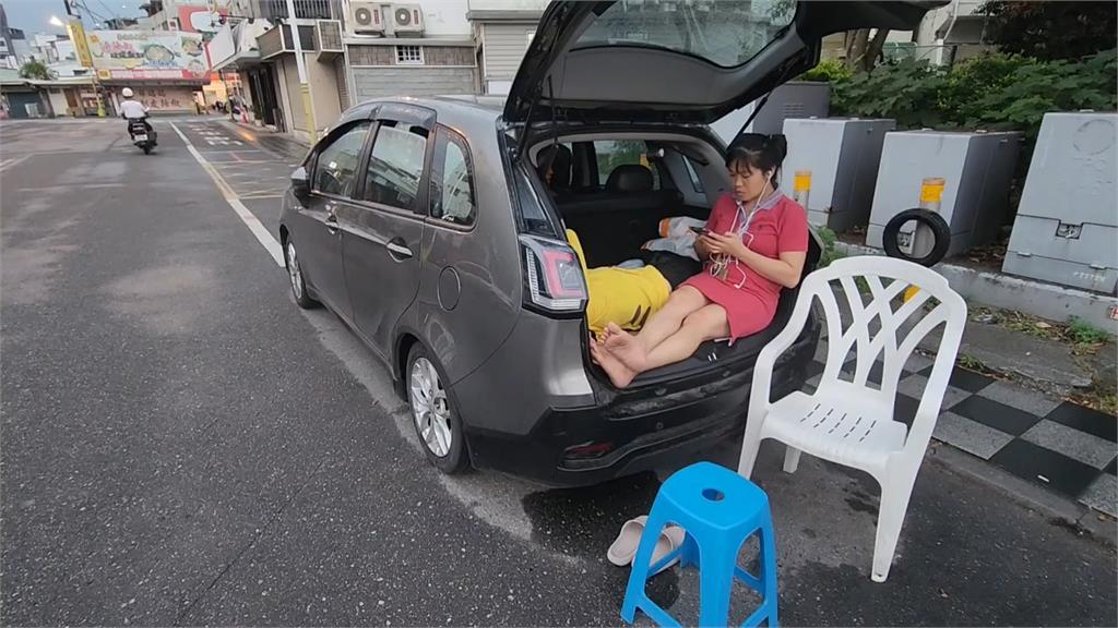 花蓮整夜震不停! 民眾躲露天咖啡廳.戶外停車場