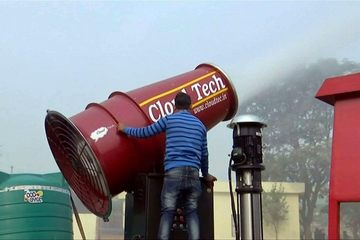 印度對抗PM2.5新利器 巨大水槍對空噴水霧