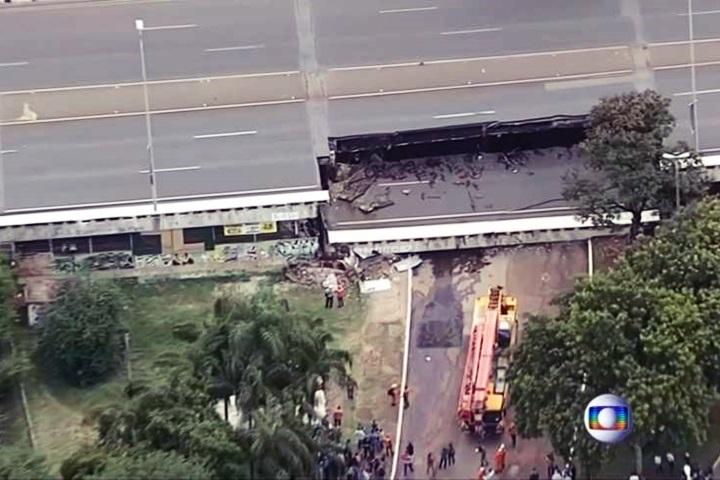 巴西高架橋坍塌 四輛汽車受困