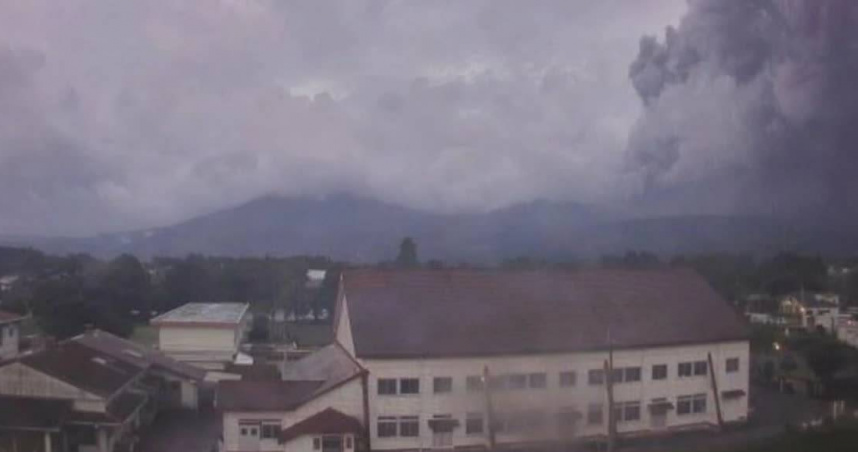 赴日小心！日本新燃岳火山噴發　火山灰柱直衝3000公尺
