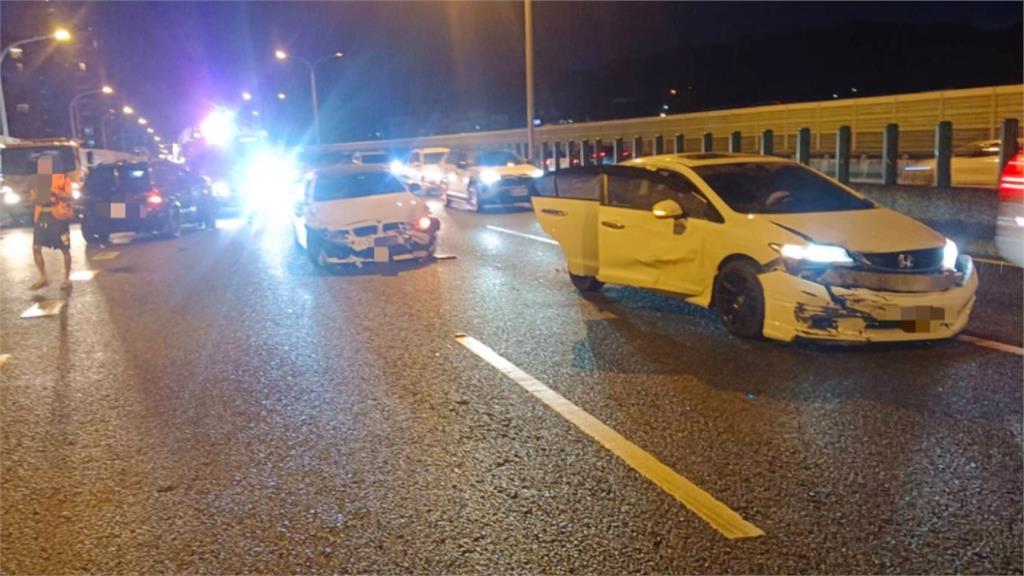 吸毒後開車？　轎車台74線飄移亂撞釀3車追撞