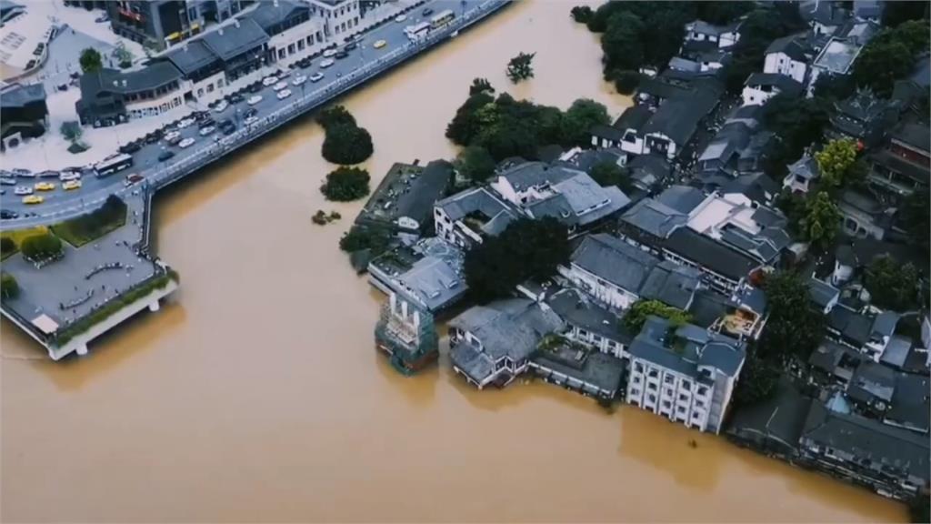 全球／長江上游持續暴雨！四川洪流爆發淹成水都