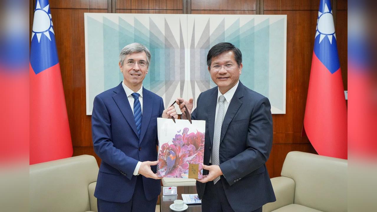 快新聞／「大象來了」走進台北街頭！林佳龍接見龐維德　提四大外交深化台法關係