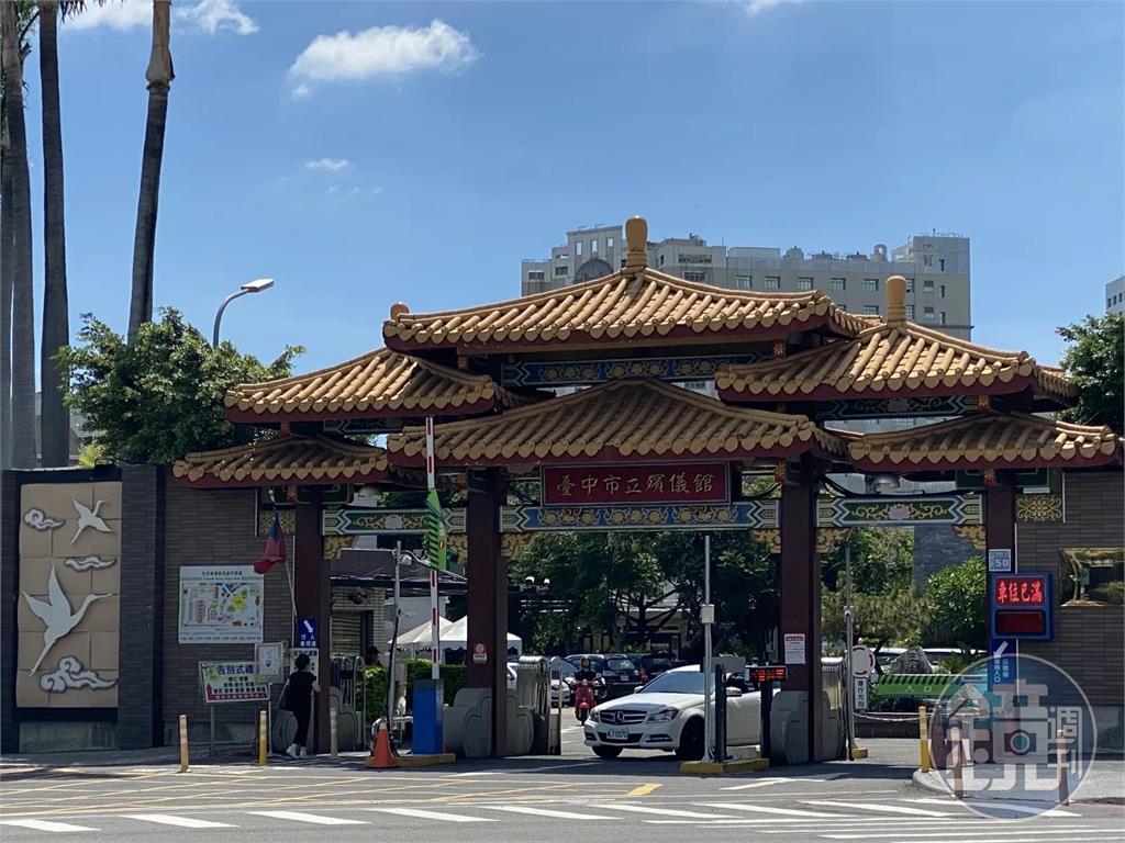 台中殯儀館約聘人員撫摸死者胸部　自拍褻瀆屍體照片遭判刑