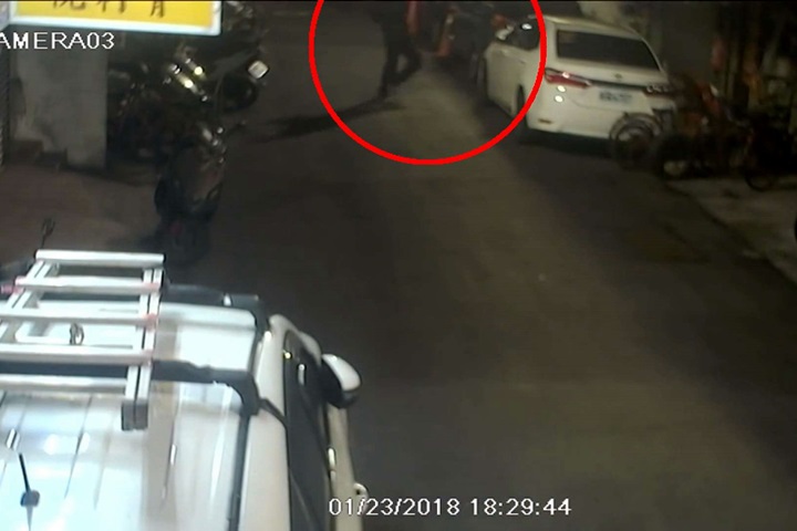 酒醉拿花盆砸車 嫌犯辯稱：我沒印象