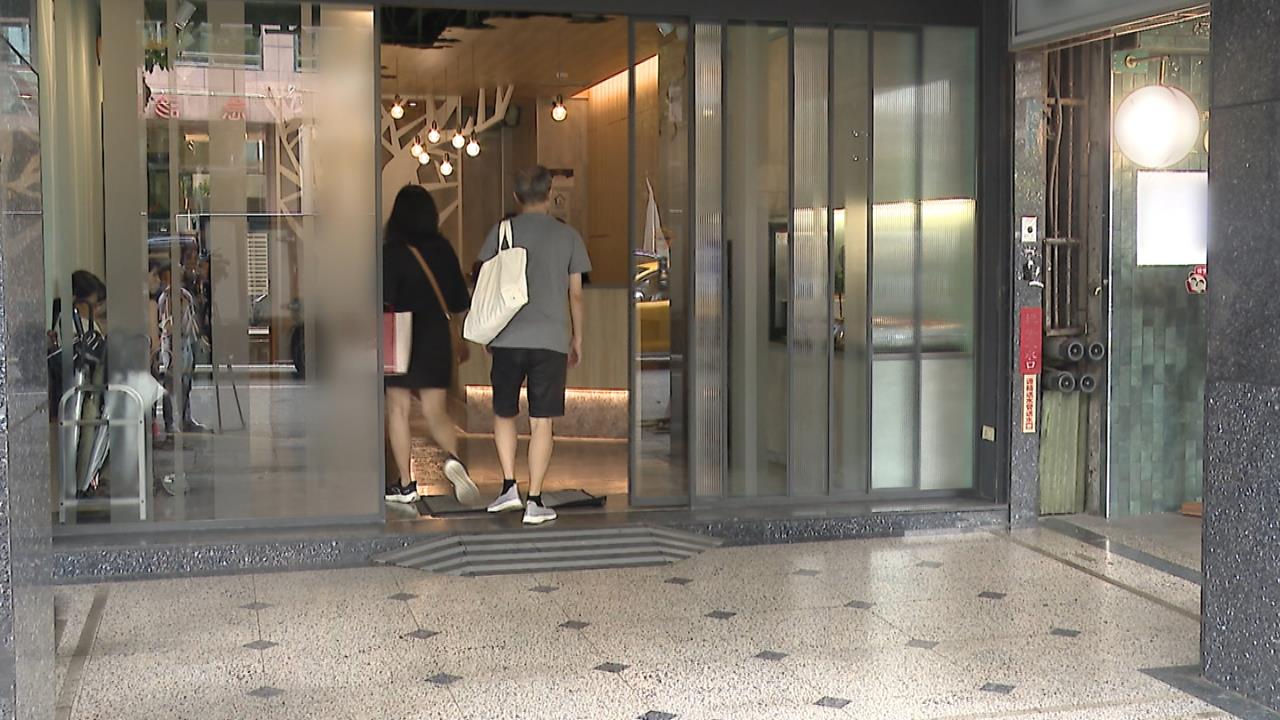 北市飯店也爆鼠患？港客入住驚見巨鼠　伴手禮遭啃損失近萬元