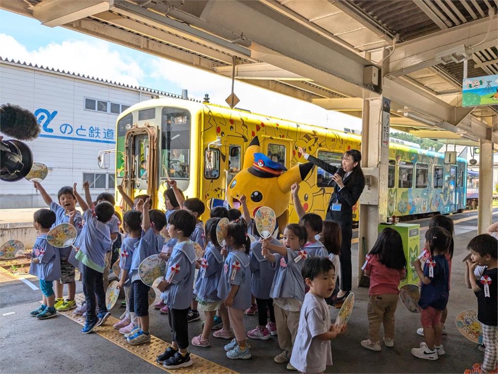 能登半島震後一年刺激觀光　寶可夢彩繪列車招攬遊客