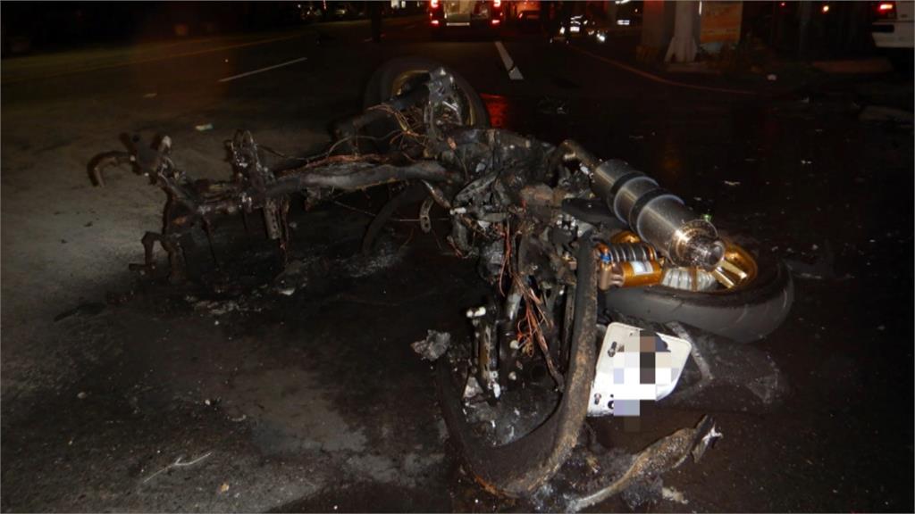 台南未成年雙載擦撞轉彎轎車　2少年多處骨折、機車燒成廢鐵