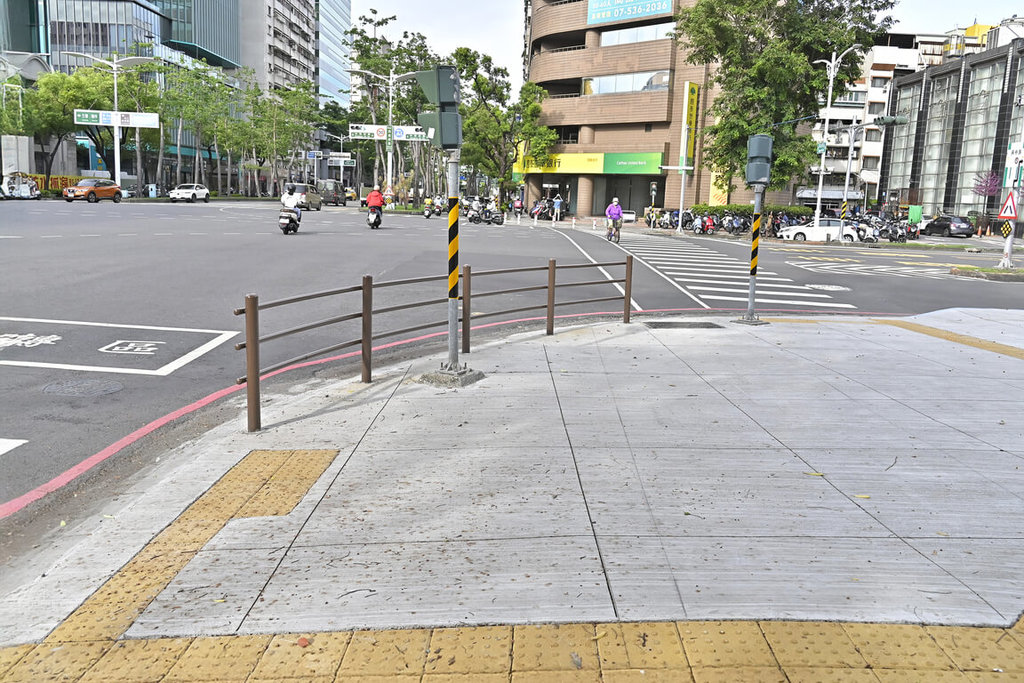 高市苓洲國小通學步道換新　營造通行友善環境