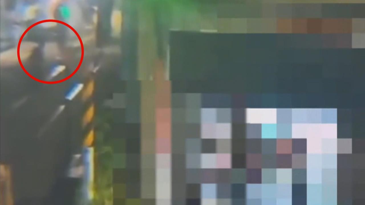 走在輕軌軌道上不滿被叭　男子等車進站飆罵司機員