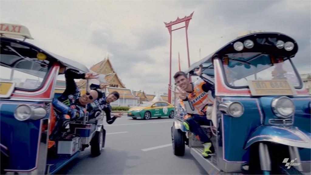 宣傳MotoGP泰國站大搞怪　車手泰國街頭狂飆嘟嘟車