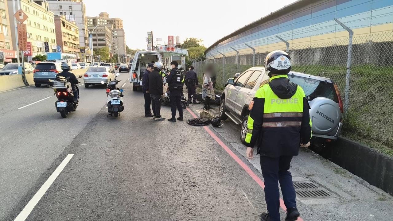 最新／淡水轎車撞飛2機車　騎士跌落水溝一度停止呼吸心跳