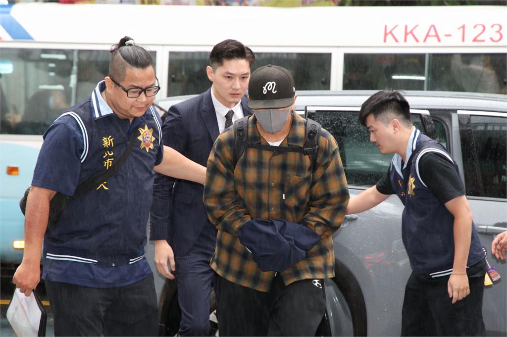 拘提坤達有亮點　「高顏值西裝帥哥」入鏡竟是偵辦檢察官