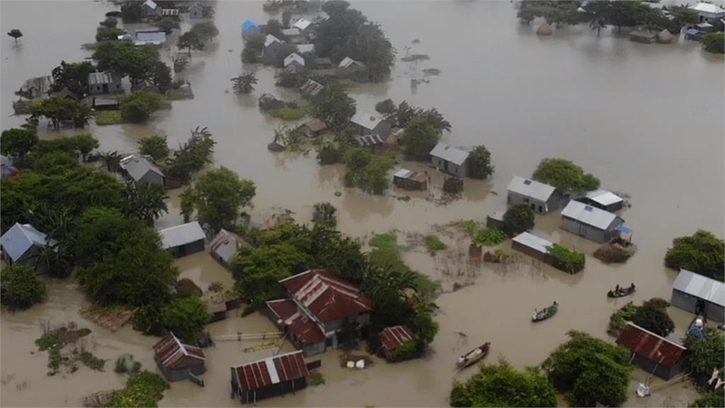 雨彈襲印度！新德里成汪洋 阿薩姆至少2400座村莊被淹沒