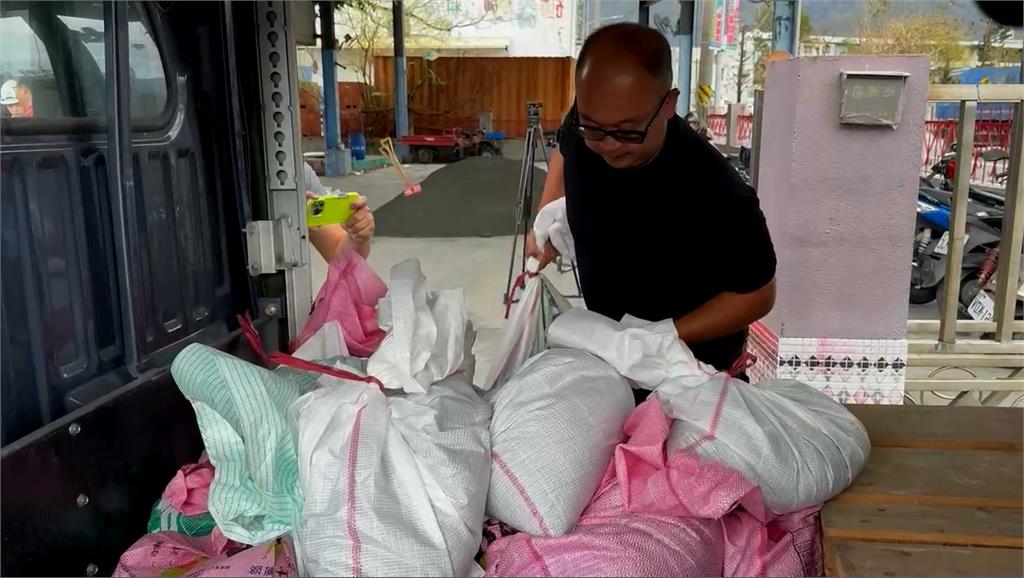 花蓮玉里急發沙包防颱　黃金蜆養殖戶排水降傷害