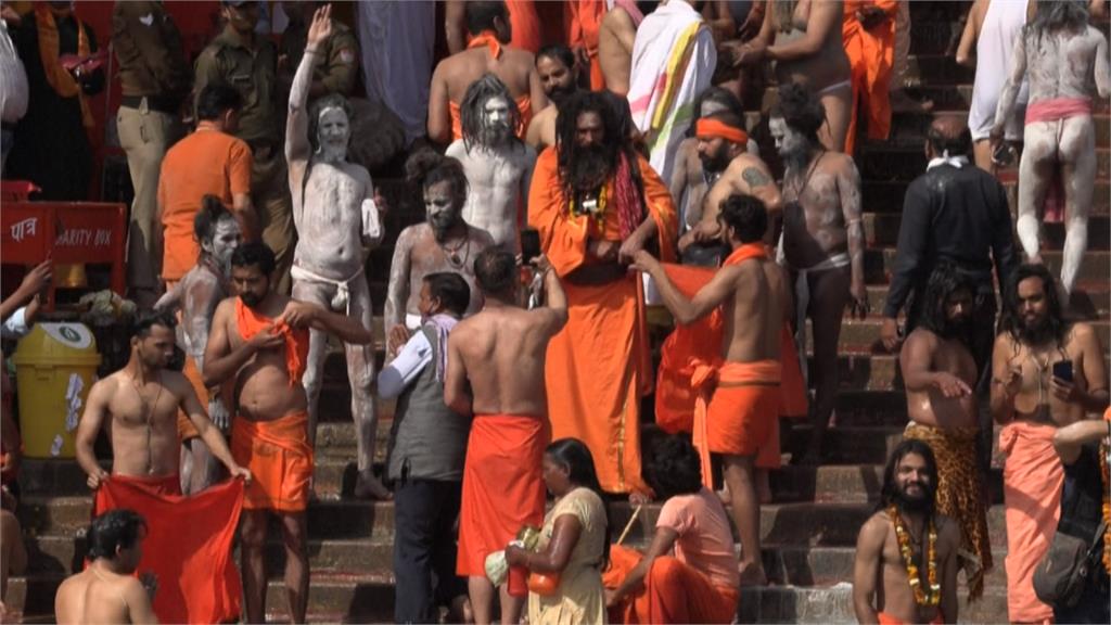 印度教「大壺節」湧250萬人 信徒擠爆沒戴罩