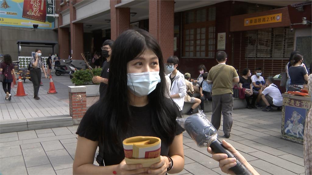 全台最強姻緣廟在這！ 七夕情人節湧人潮  拜月老供品有撇步