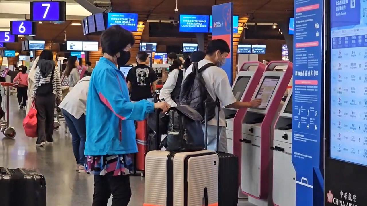 自助報到機掛行李愛注意！　行李條跟託運數量得一致