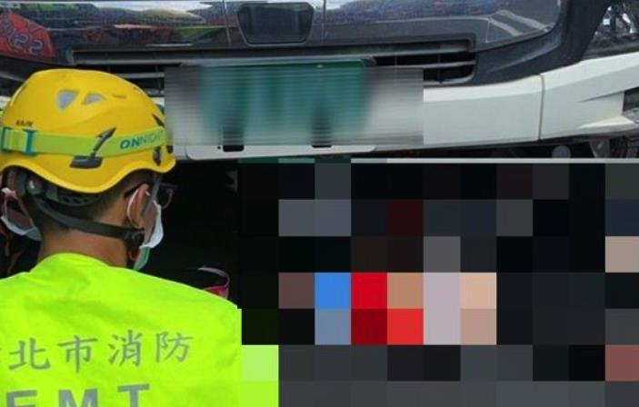 快新聞／新店嚴重車禍！7旬老婦「和水泥車擦撞」　無生命跡象送醫急救