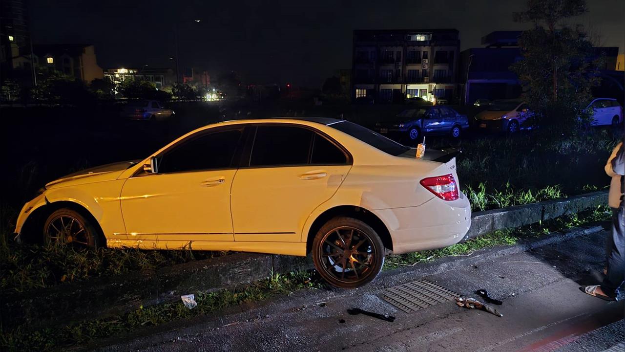 失控撞變電箱！宜蘭頭城370戶大停電　民眾險「回不了家」