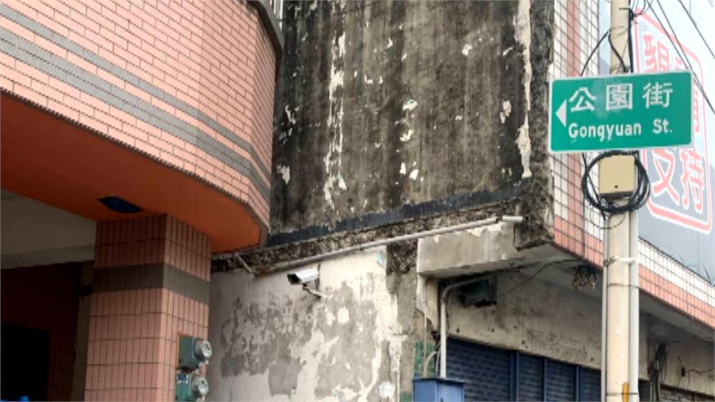 台中大里路牌出包 跟著走恐直衝民宅