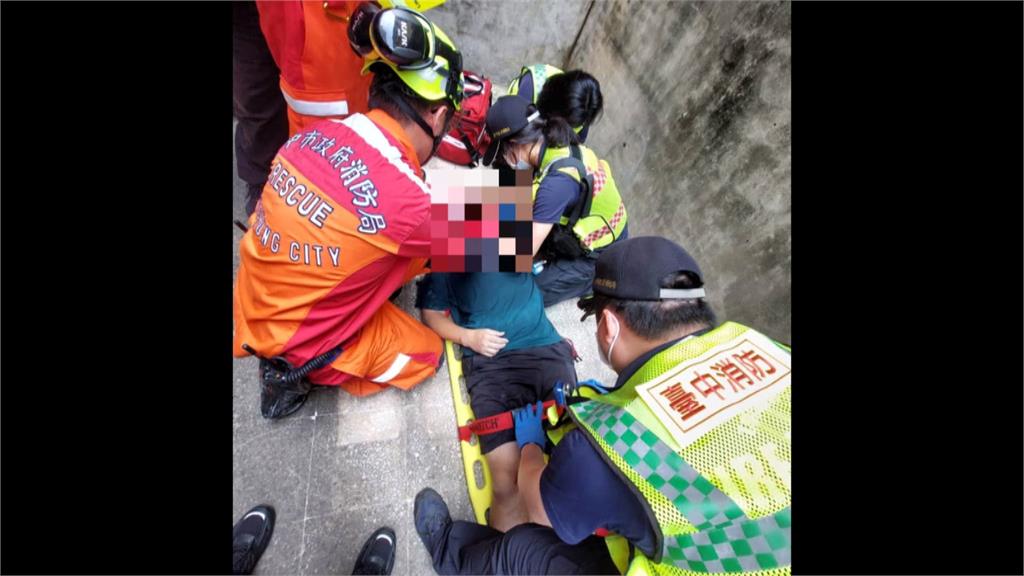 台中工人疑踩空　冷氣裝一半「從4樓墜至2樓遮雨棚」