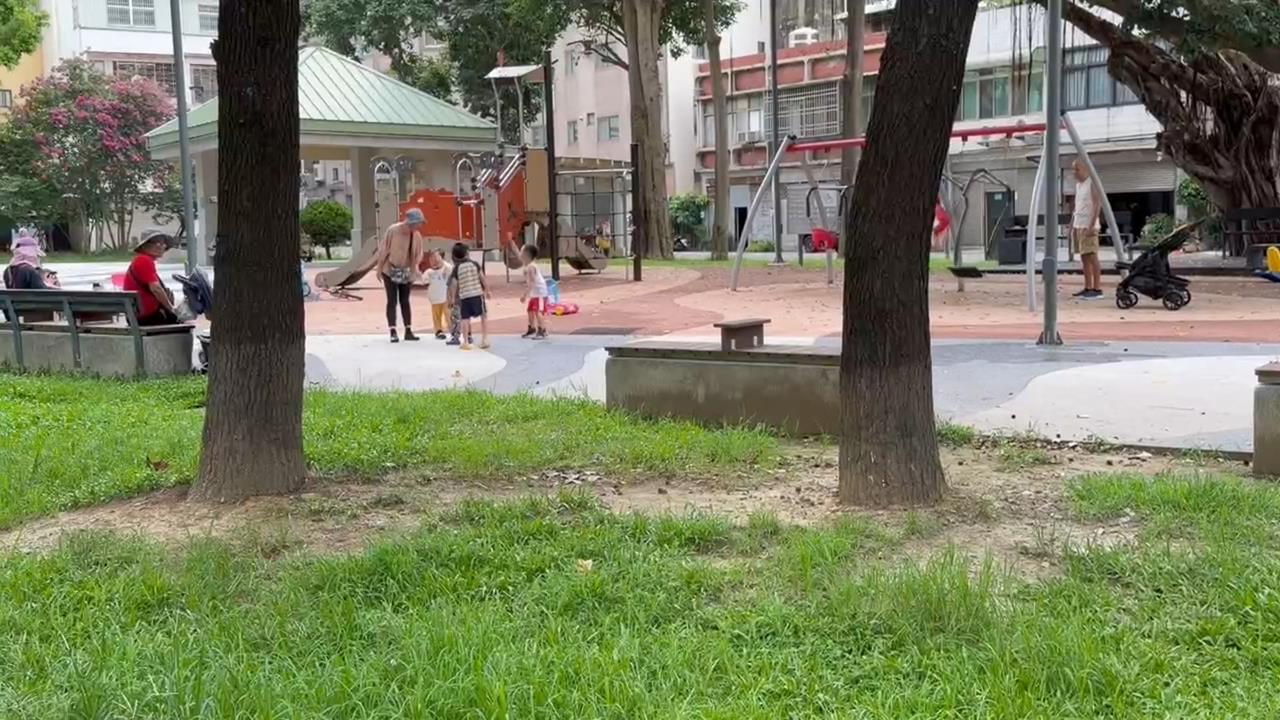 公園沒人掃！外包商落跑解約新竹市府　基層公務員被迫當清潔工