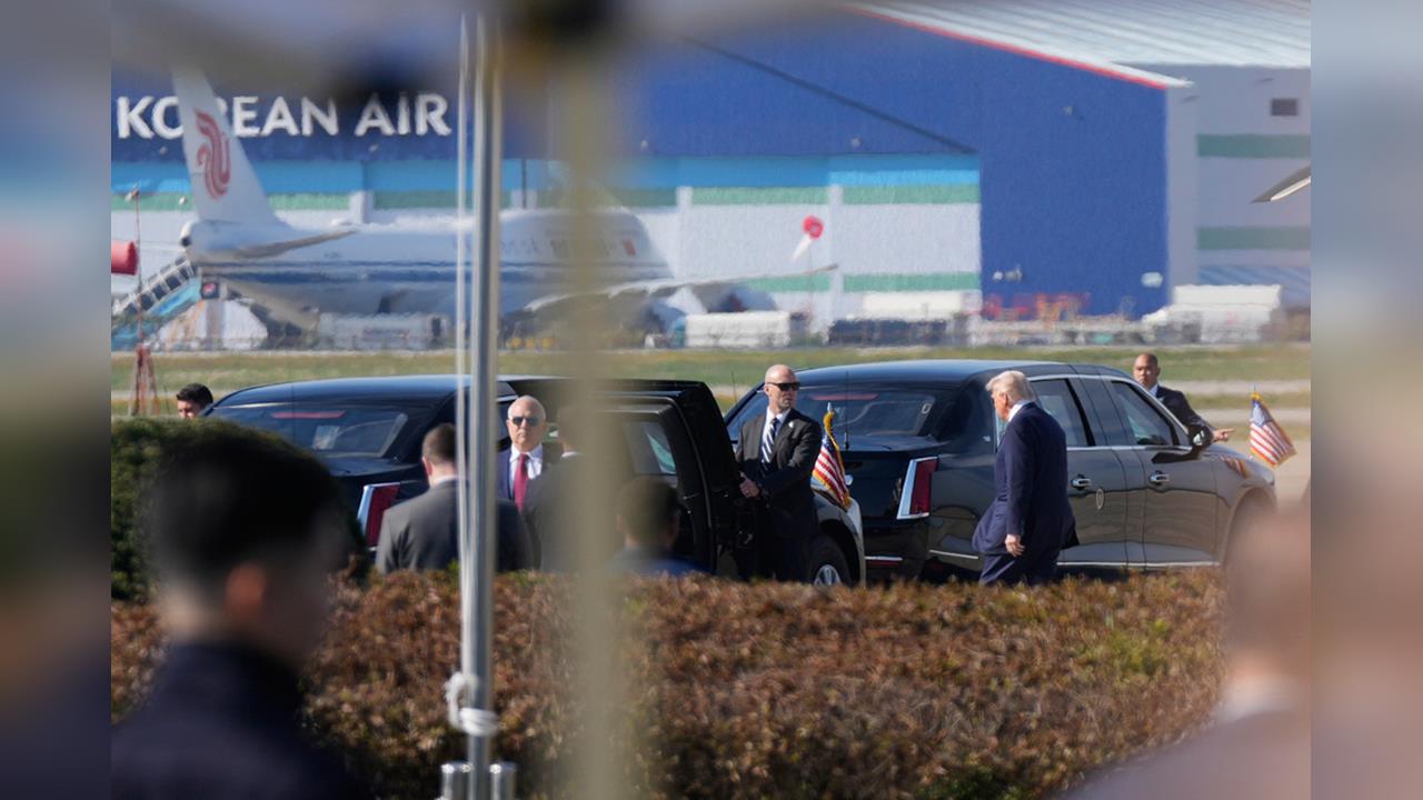 快新聞／川習會登場！示威民眾高喊「習近平OUT」　釜山機場戒備森嚴