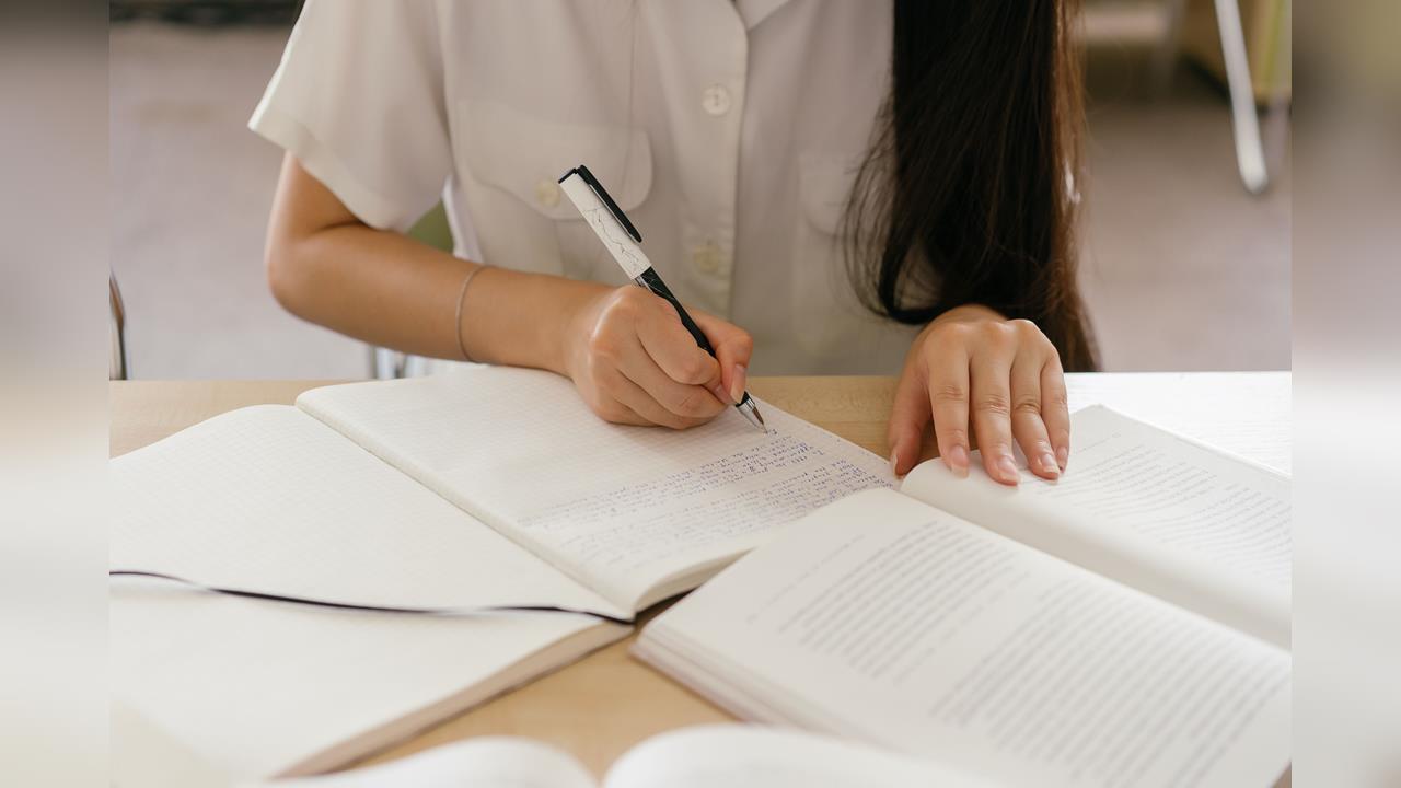 快新聞／只改台灣用語！中國「天才文學少女」抄襲台大教授論文　碩士學位沒了