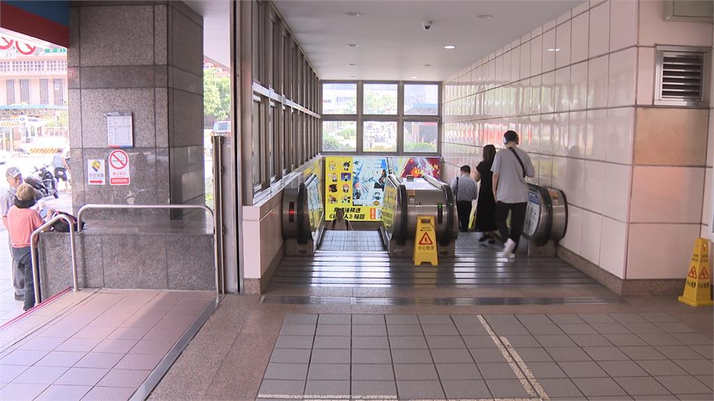 北車攝狼出沒！男「手機放腿」偷拍女子　熱心民眾當場抓包通報
