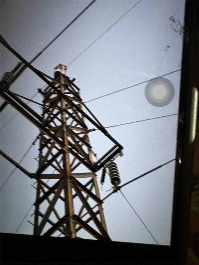 快新聞／樹林火燒山原因曝光　男爬電塔拍日落觸高壓電墜落釀災