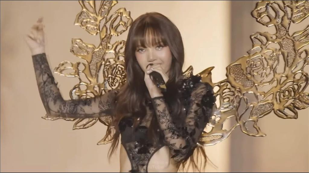 Lisa火辣唱上維密大秀　百變天后雪兒壓軸演出