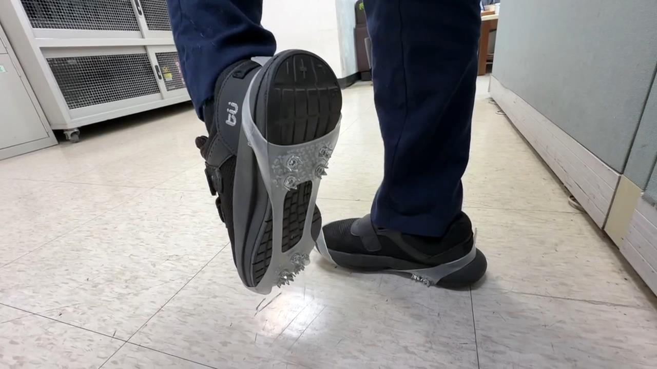 出國追雪注意！　「防滑釘鞋套」禁手提