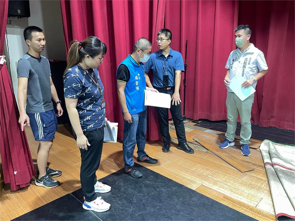 快新聞／六合國小活動中心舞台地板「舊到塌」　沈發惠成功爭取教育部補助