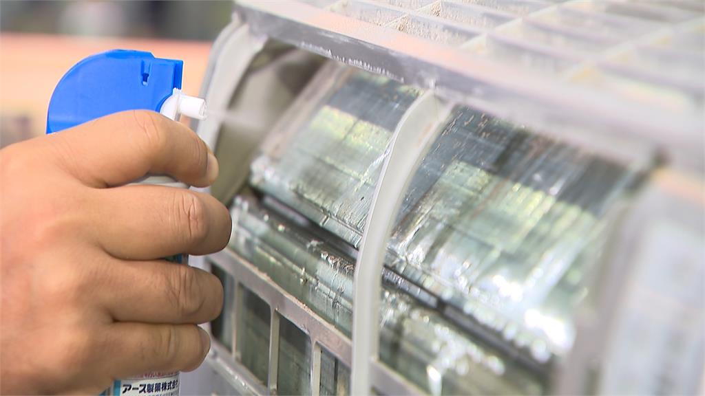 洗冷氣機也能DIY　靠清潔噴劑與清潔棒搞定！