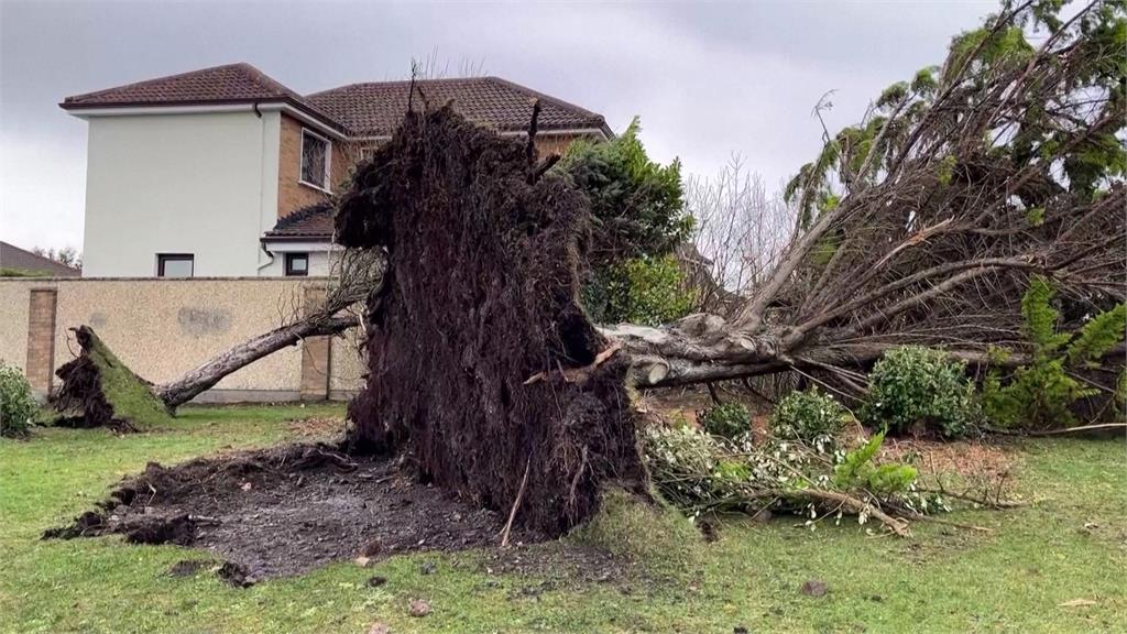 風暴「伊歐玟」席捲英國、愛爾蘭　颳破紀錄時速190km狂風